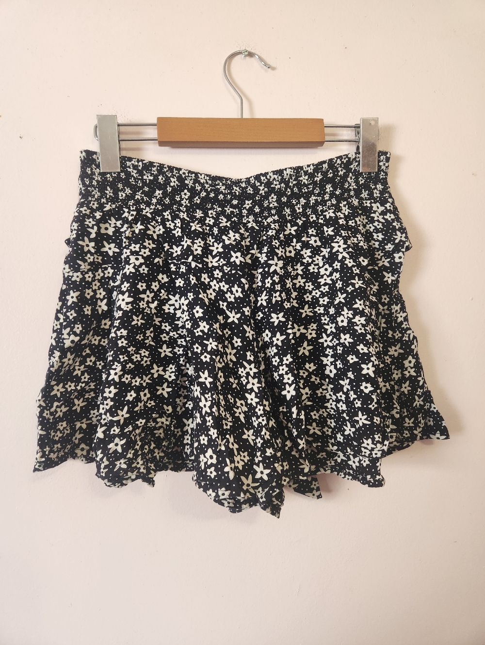 Patrons of Peace Floral Smocked Waist Swing Shorts Black White Size M EUC Boho
